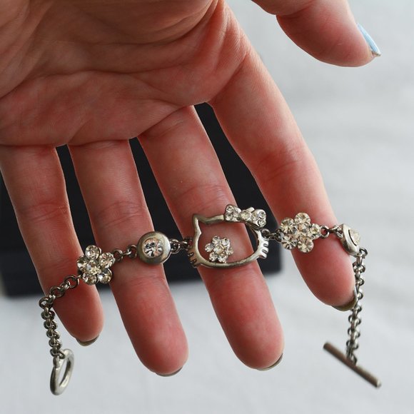 FREE Gift with Purchase - Hello Kitty Bracelet - Picture 3 of 6